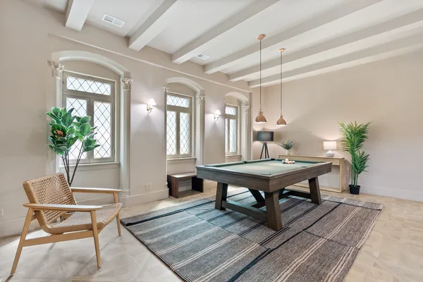 $1,615 | 1650 West Roscoe Street, Unit 210, Chicago, IL 60657