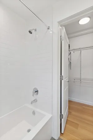 $1,615 | 1650 West Roscoe Street, Unit 210, Chicago, IL 60657