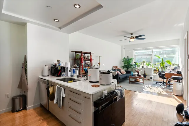 $3,900 | 24-15 Queens Plaza North, Unit 3B | Long Island City