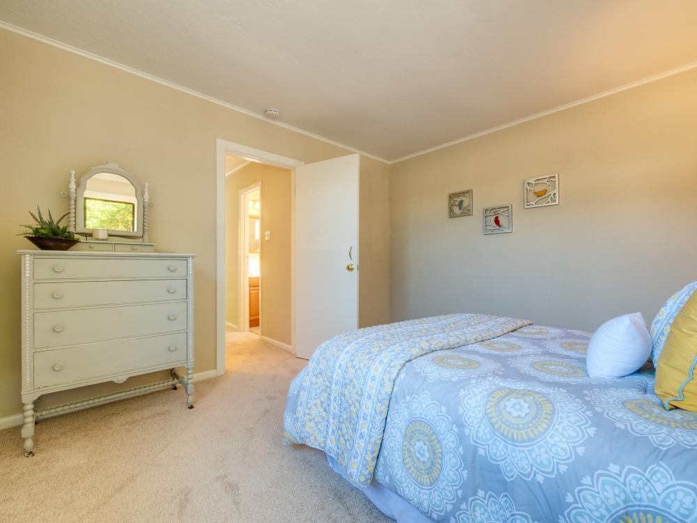 1308 Oxford Street Redwood City, CA 94061 - Photo 9 of 18