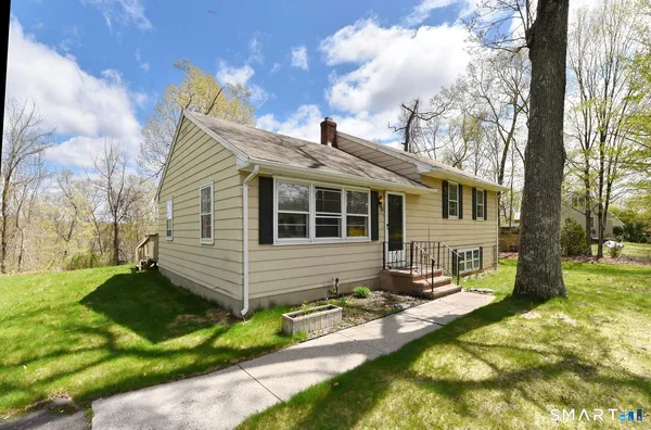 $2,500 | 18 Old Young Street, East Hampton, CT 06424