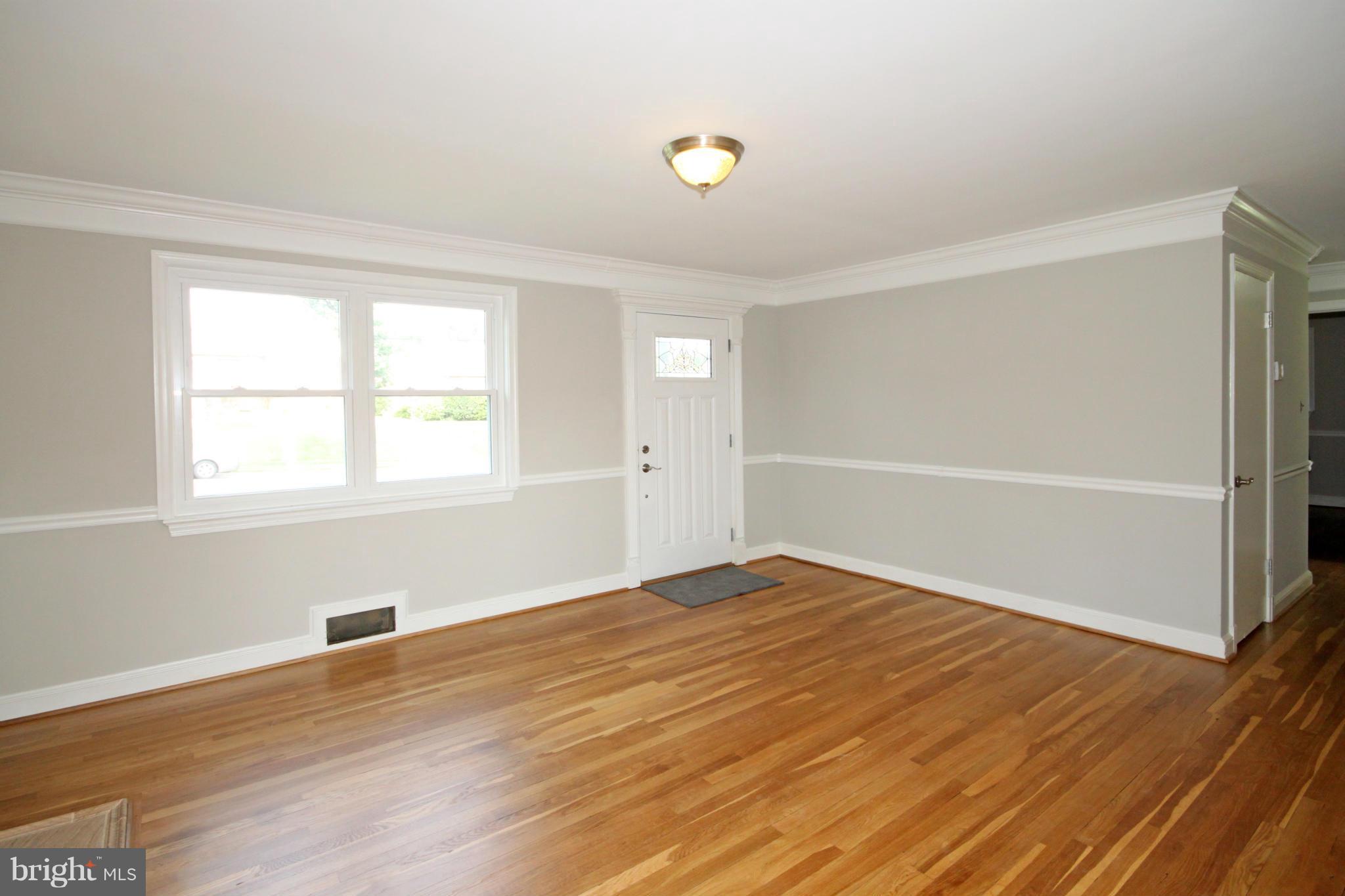 5905 Craig Street Springfield, VA 22150 - Photo 8 of 29 Living Room