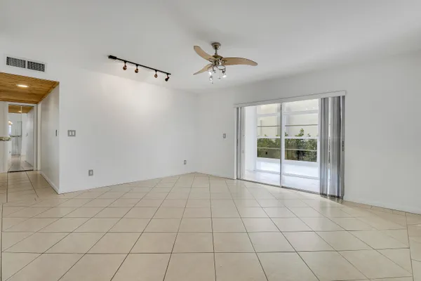 $2,400 | 964 Northwest Spruce Ridge Drive, Unit D1, Stuart, FL 34994