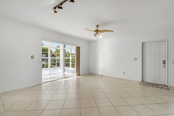 $2,400 | 964 Northwest Spruce Ridge Drive, Unit D1, Stuart, FL 34994