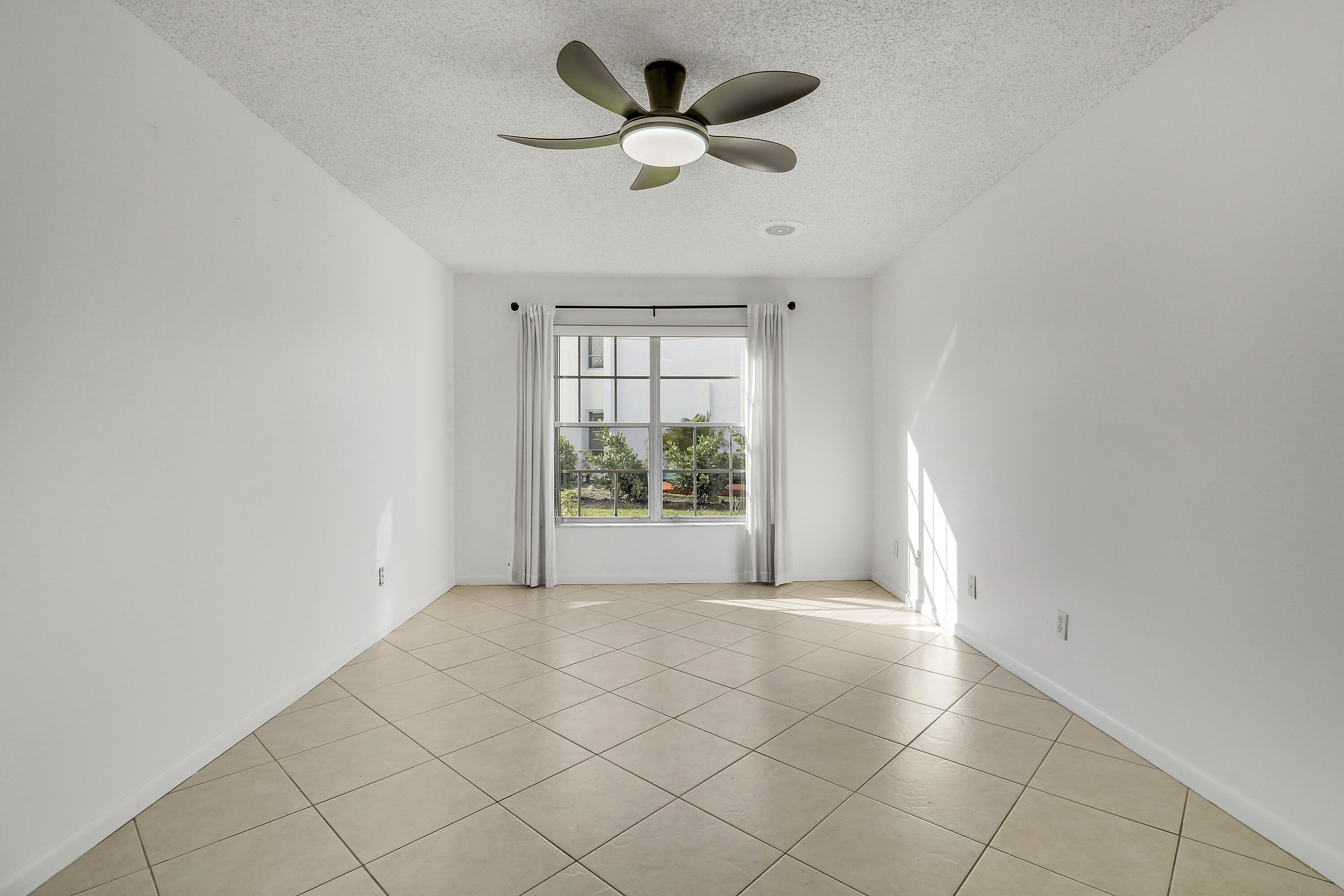 964 Northwest Spruce Ridge Drive, Unit D1 Stuart, FL 34994 - Photo 19 of 33 Primary Bedroom