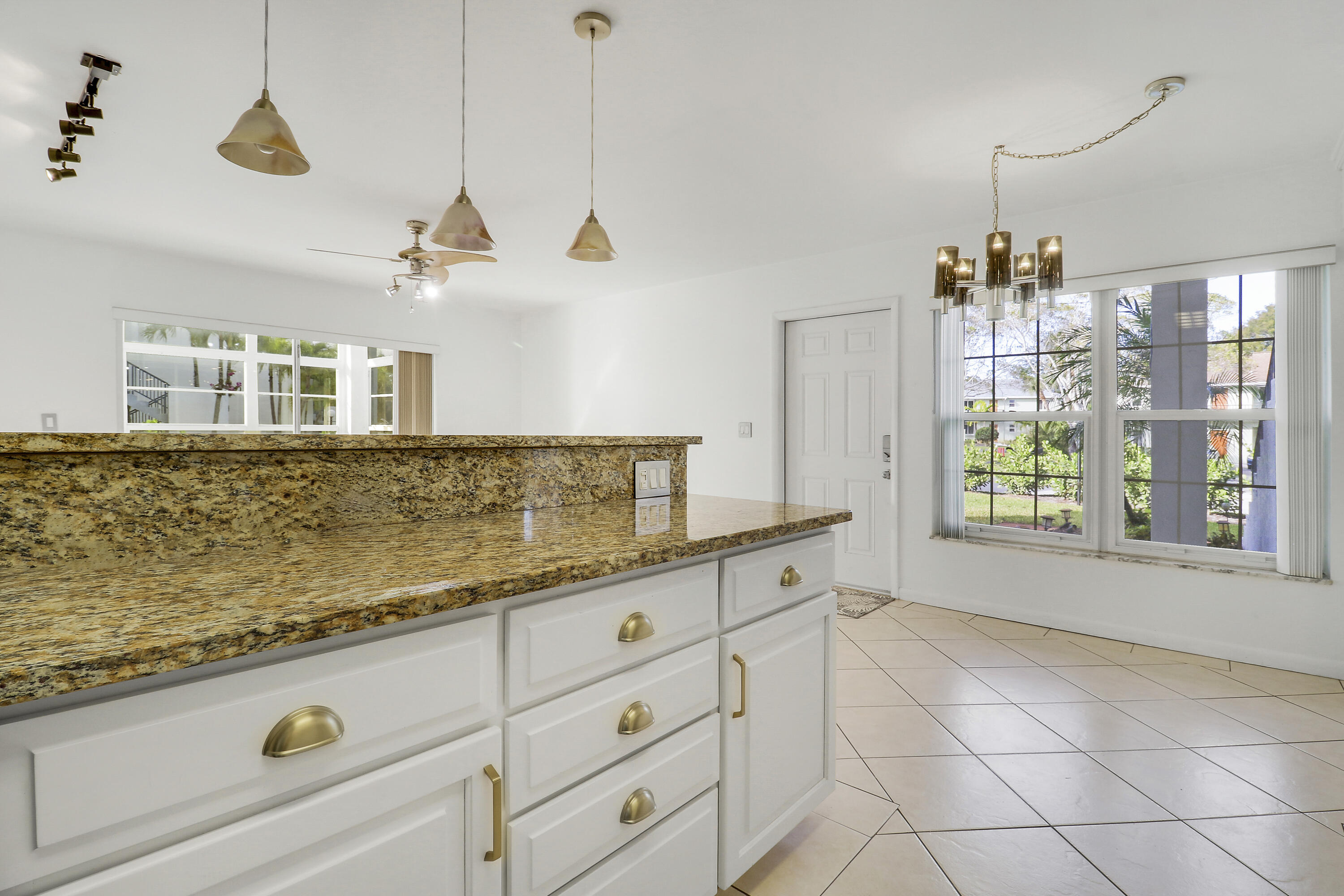 964 Northwest Spruce Ridge Drive, Unit D1 Stuart, FL 34994 - Photo 7 of 33 Kitchen & Dining Area