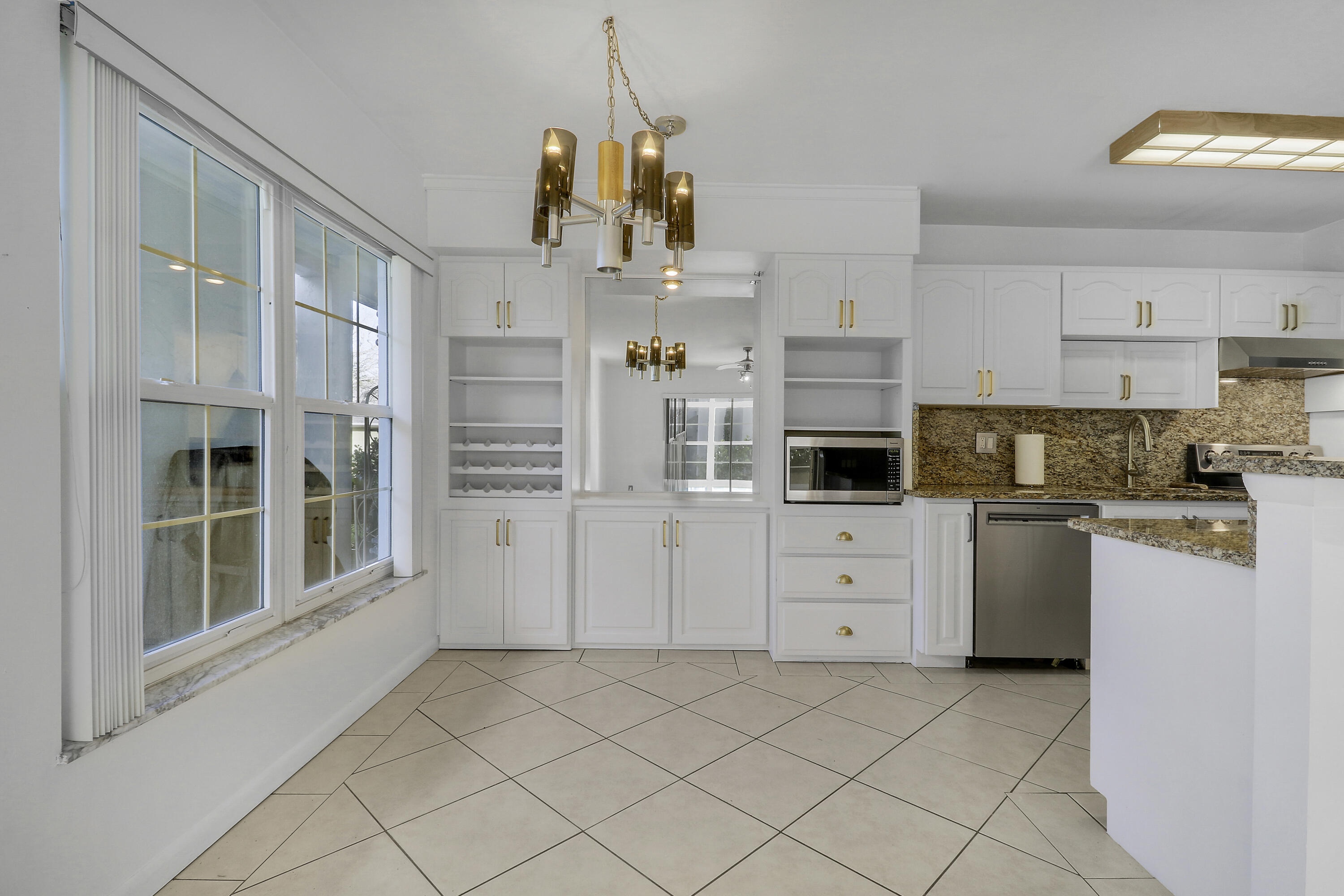 964 Northwest Spruce Ridge Drive, Unit D1 Stuart, FL 34994 - Photo 8 of 33 Dining Area