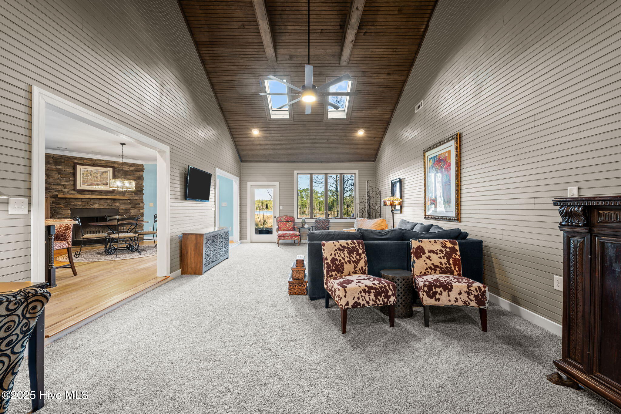 256 Spring Drive Aurora, NC 27806 - Photo 12 of 40 family room