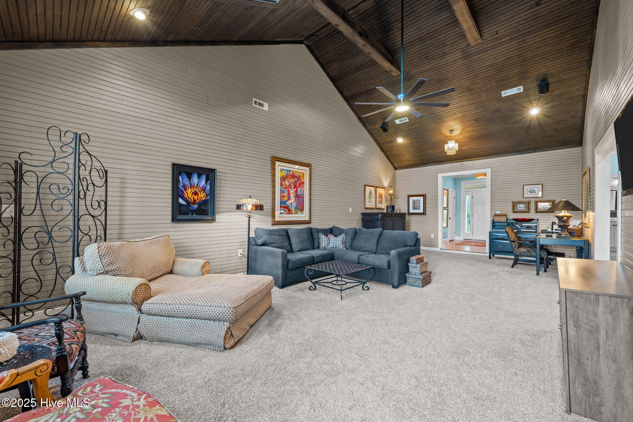 256 Spring Drive Aurora, NC 27806 - Photo 13 of 40 Family Room