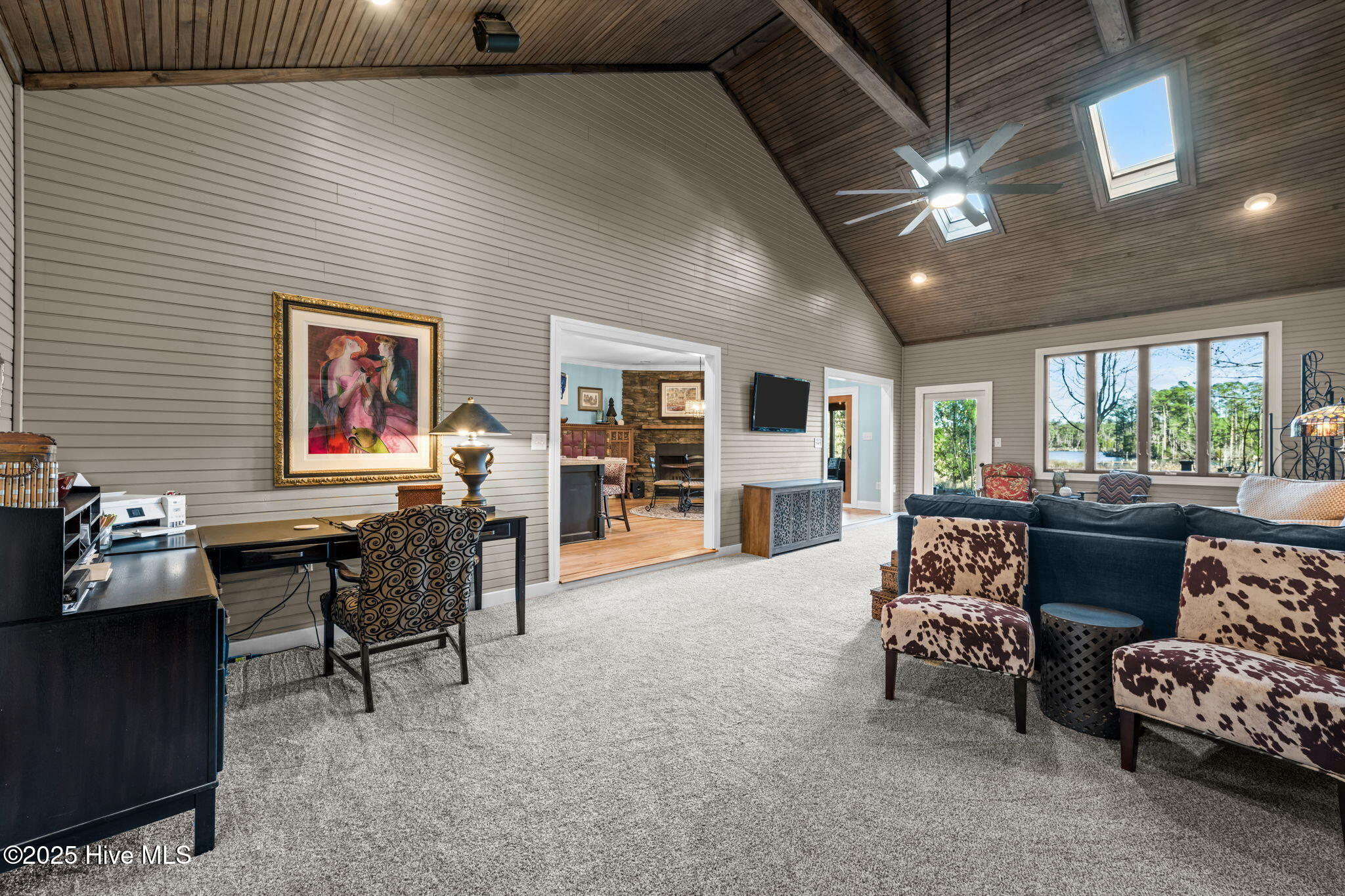 256 Spring Drive Aurora, NC 27806 - Photo 15 of 40 Family room