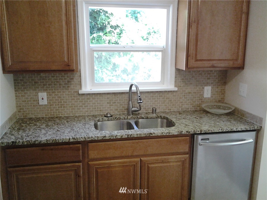 273 Thomas Avenue Southwest Renton, WA 98057 - Photo 10 of 23