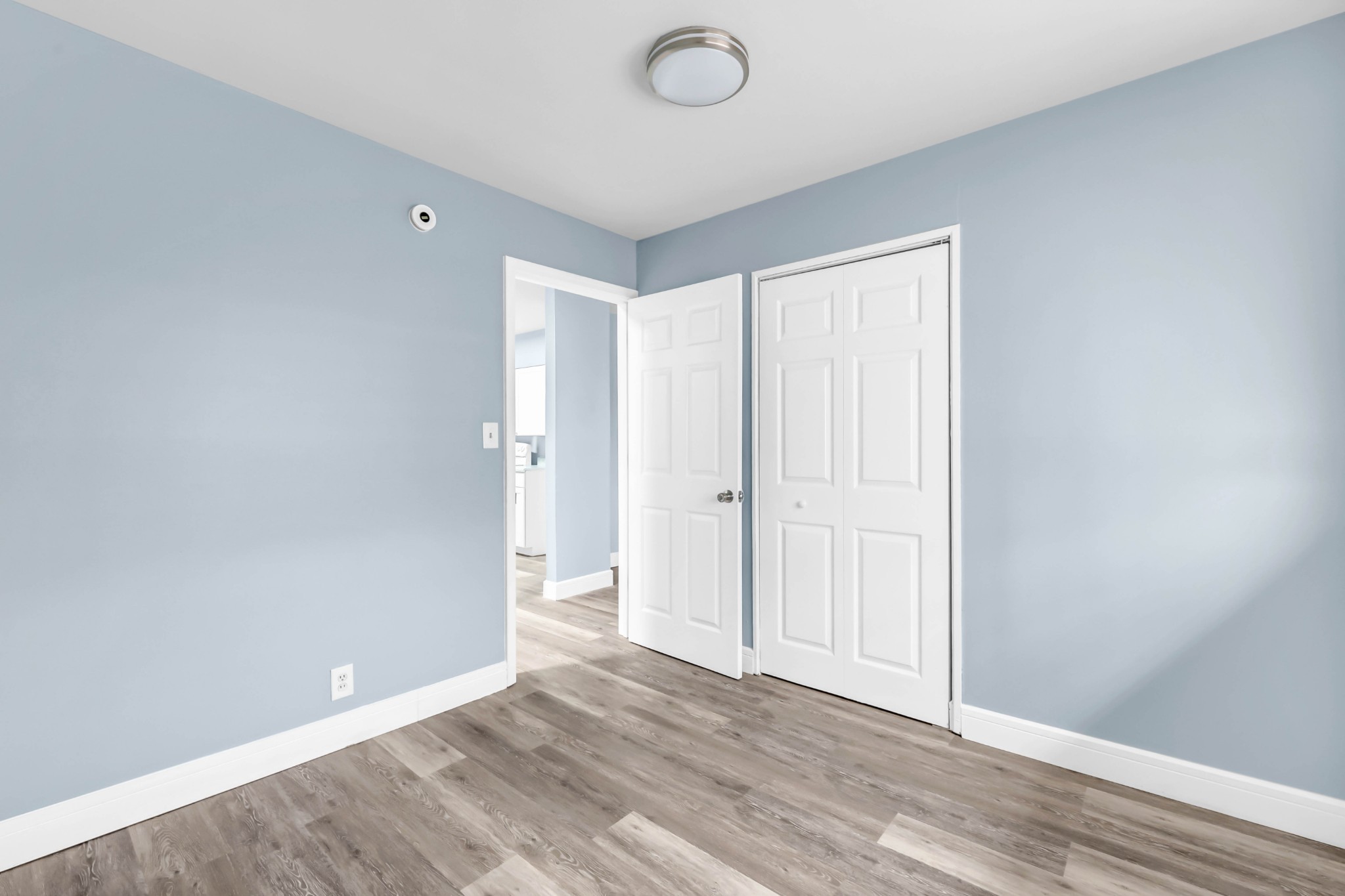 124 Yorktown Road Clarksville, TN 37042 - Photo 12 of 27 wooden floor in an empty room