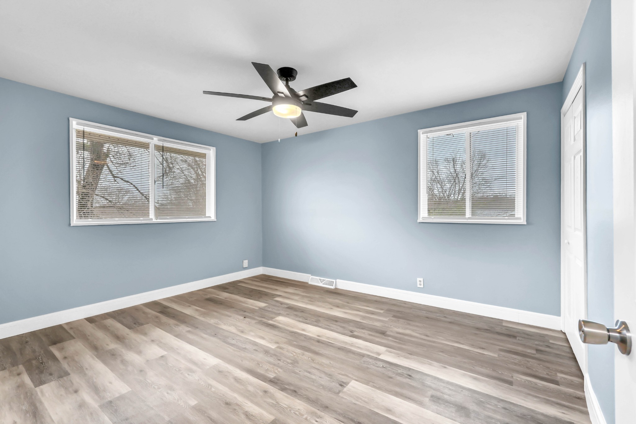 124 Yorktown Road Clarksville, TN 37042 - Photo 13 of 27 a view of empty room with window