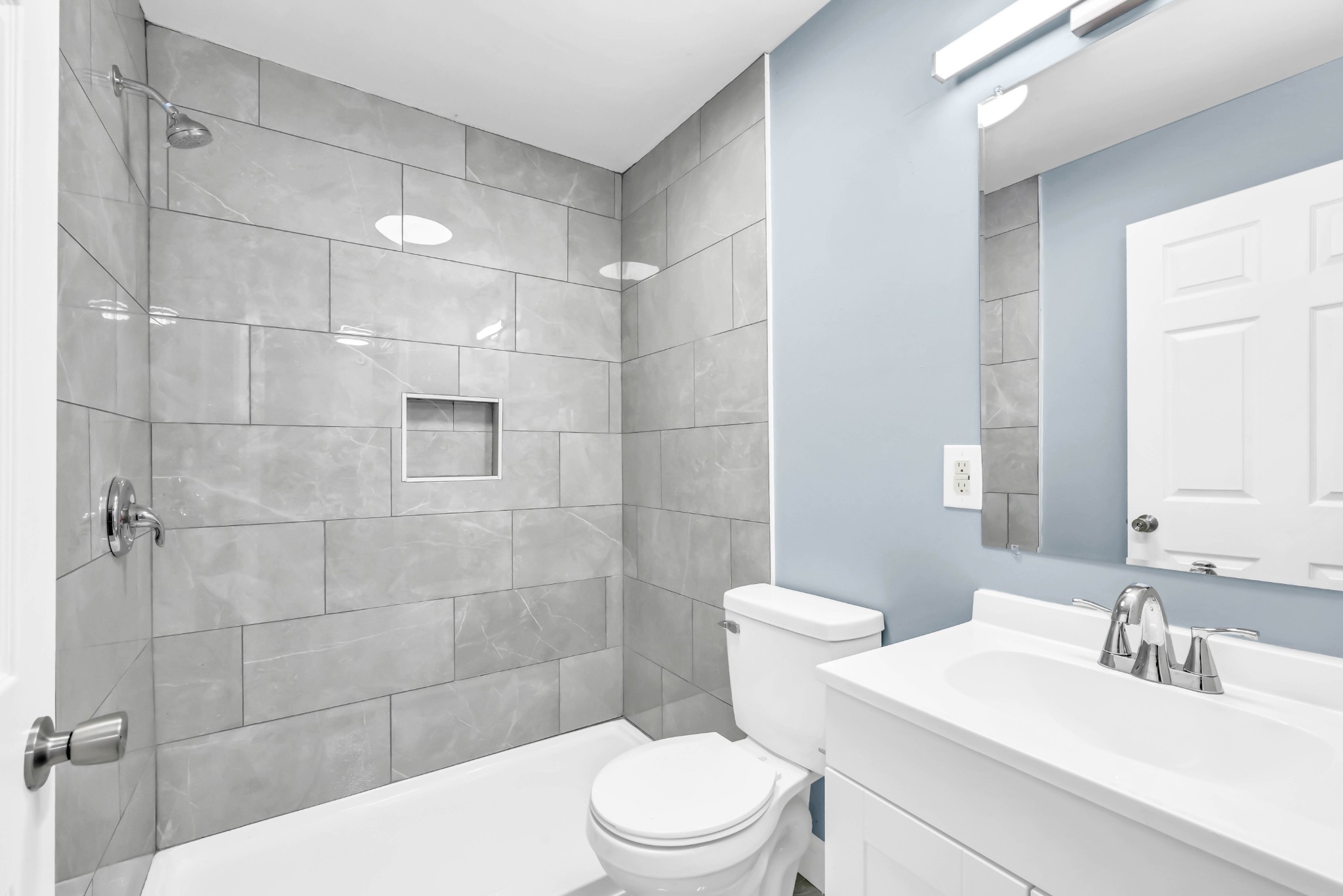 124 Yorktown Road Clarksville, TN 37042 - Photo 17 of 27 a bathroom with a sink a toilet and shower