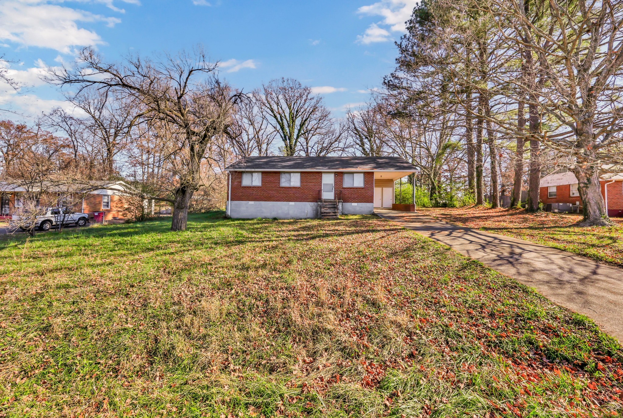 124 Yorktown Road Clarksville, TN 37042 - Photo 20 of 27 a front view of a house with a yard and trees