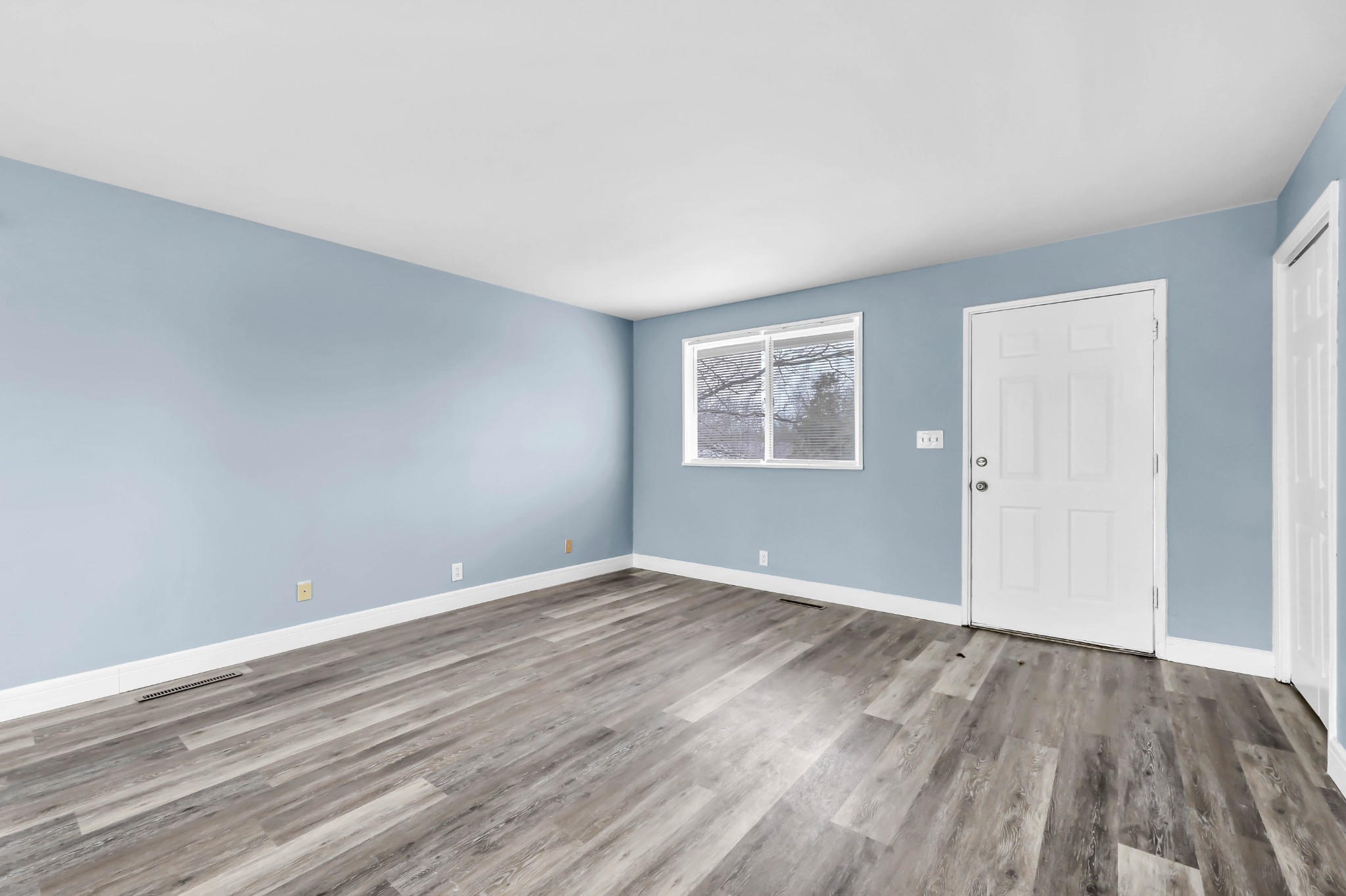 124 Yorktown Road Clarksville, TN 37042 - Photo 4 of 27 a view of an empty room with wooden floor and a window