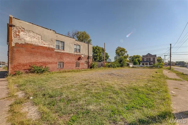 $226,000 | 1348 Madison Avenue, Madison, IL 62060