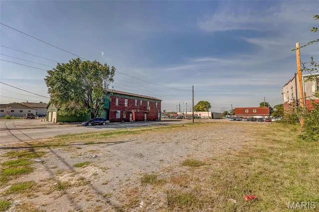 $226,000 | 1348 Madison Avenue, Madison, IL 62060