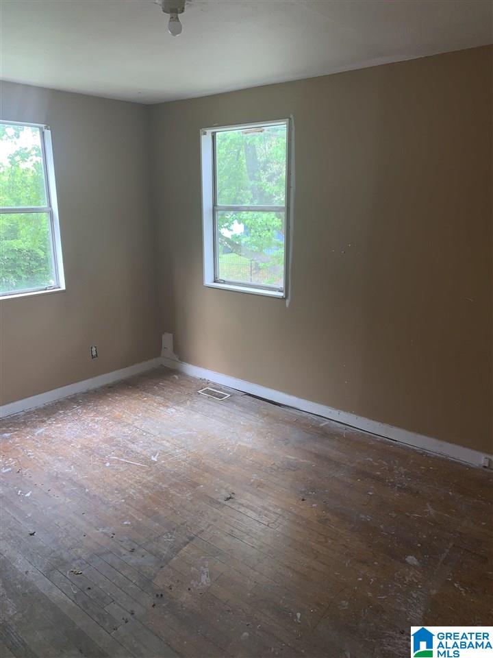 561 Seminole Circle Fairfield, AL 35064 - Photo 3 of 6