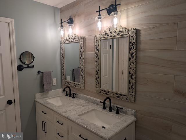 18 Kings Bridge Court Newark, DE 19702 - Photo 22 of 38 a bathroom with a sink and a mirror