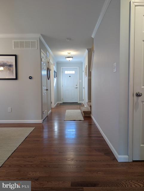 18 Kings Bridge Court Newark, DE 19702 - Photo 6 of 38 a view of a hallway with wooden floor