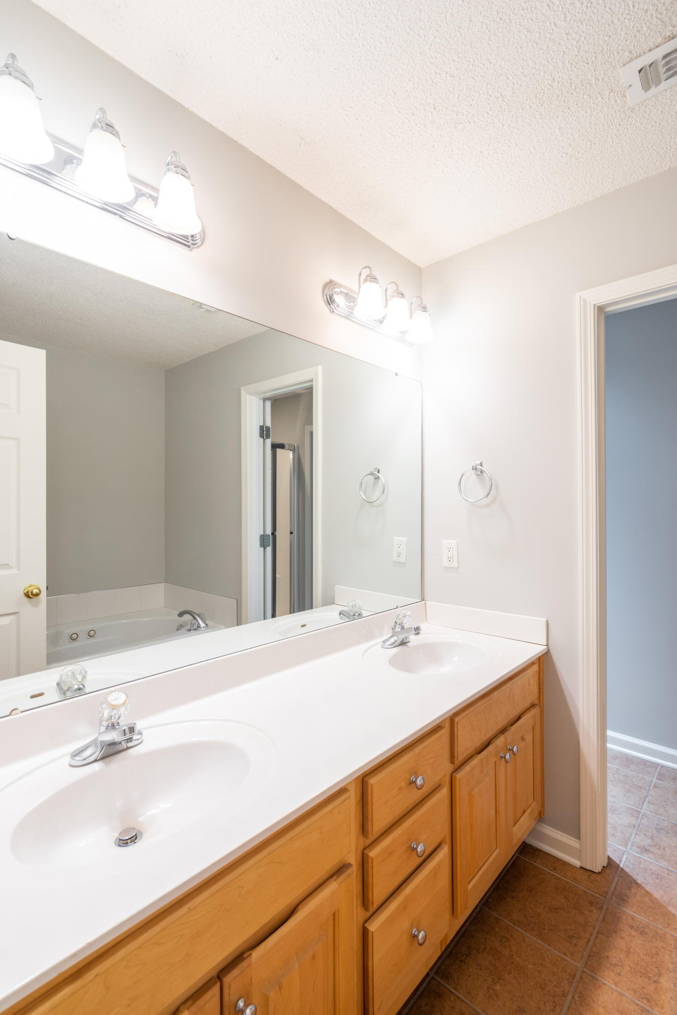 2060 Paris Metz Road Chattanooga, TN 37421 - Photo 12 of 23 Master Bath