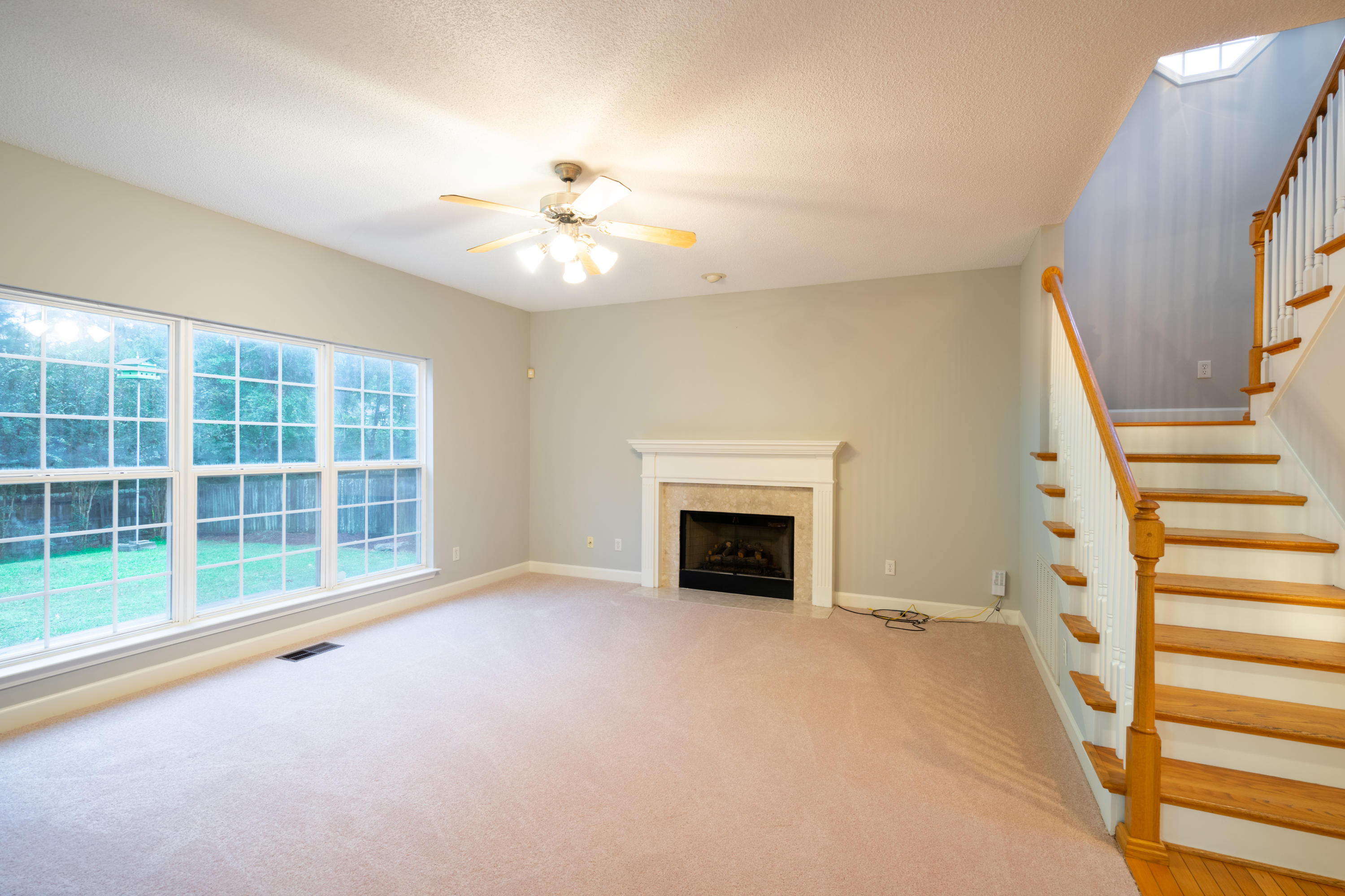 2060 Paris Metz Road Chattanooga, TN 37421 - Photo 5 of 23 Living Room