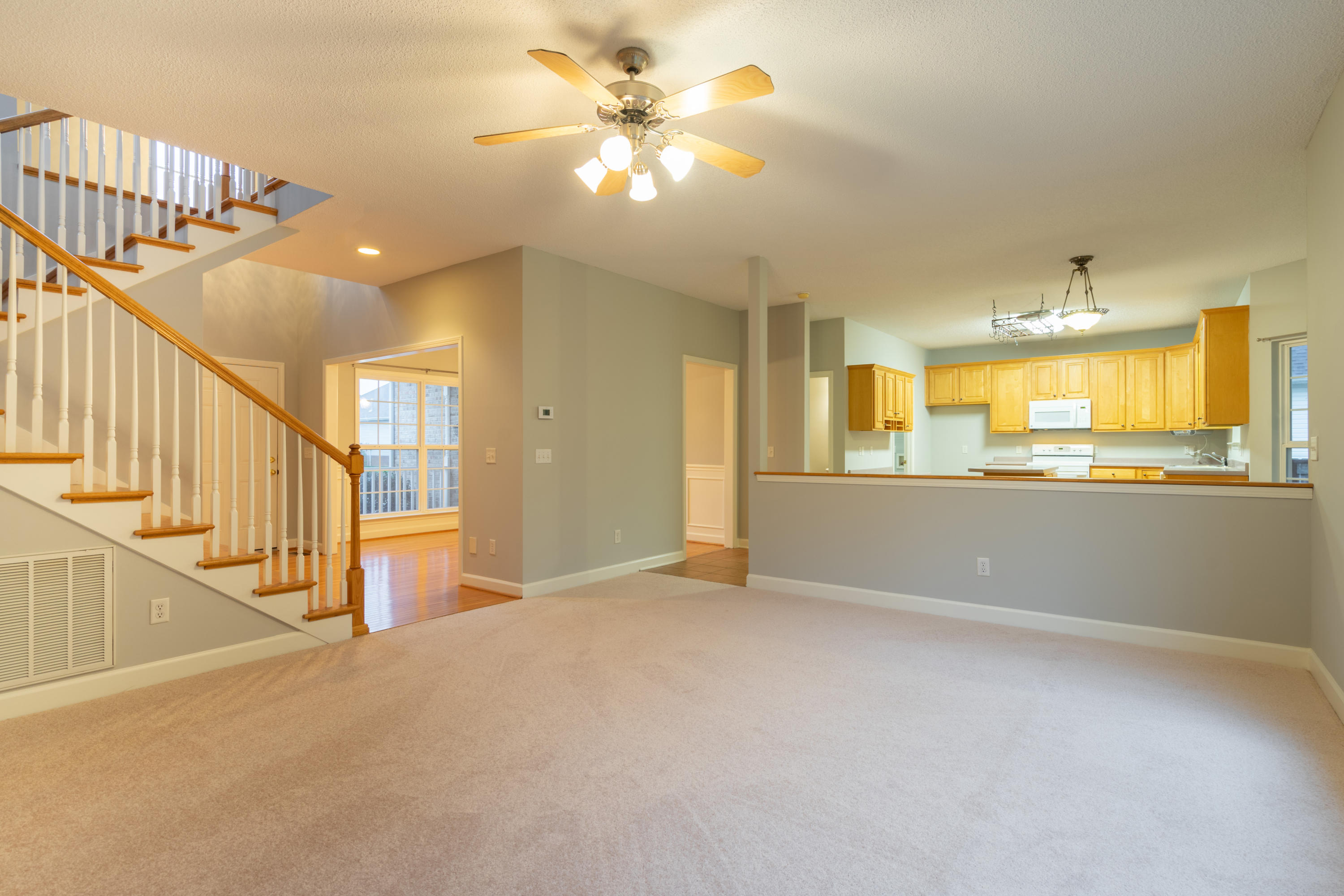 2060 Paris Metz Road Chattanooga, TN 37421 - Photo 6 of 23 Living Room