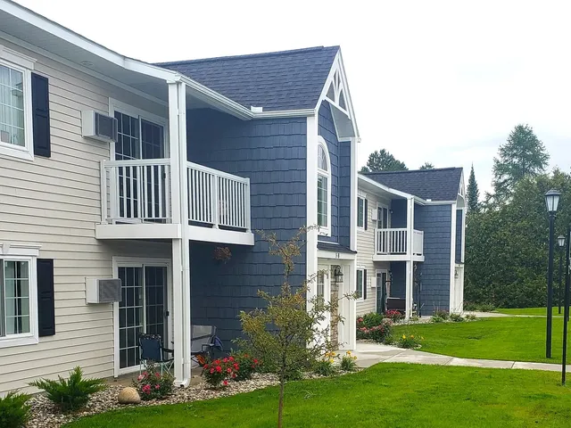 $673 | 1301 Crestview Drive, Petoskey, MI 49770