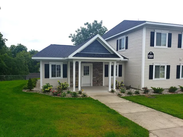 $673 | 1301 Crestview Drive, Petoskey, MI 49770