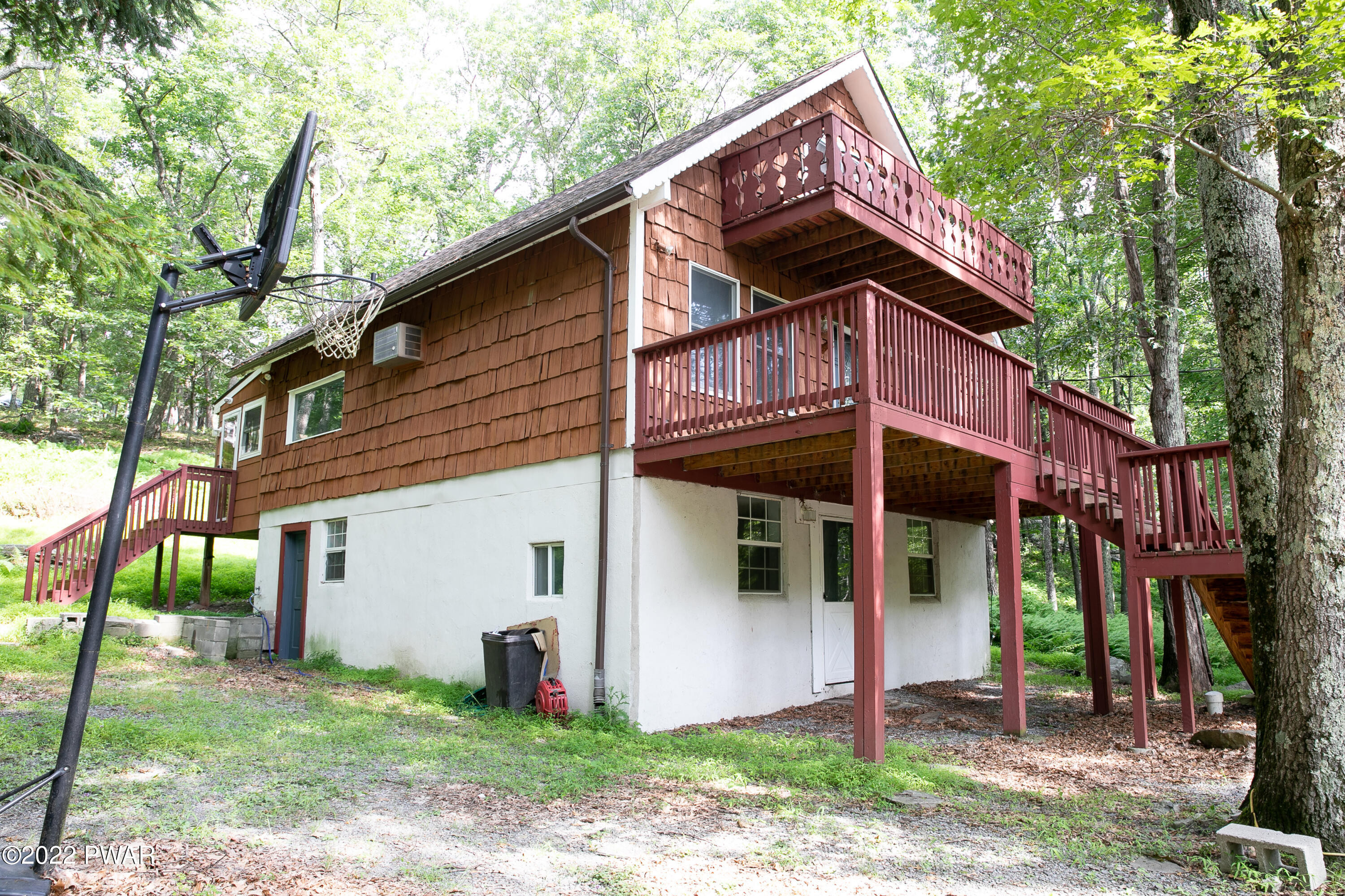 311 Gold Finch Road Bushkill, PA 18324 - Photo 3 of 35 3