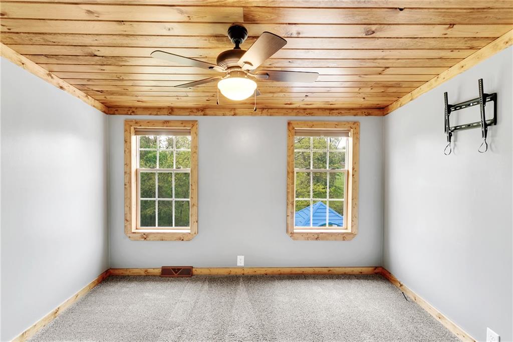 360 Clements Road Pittsburgh, PA 15239 - Photo 16 of 25