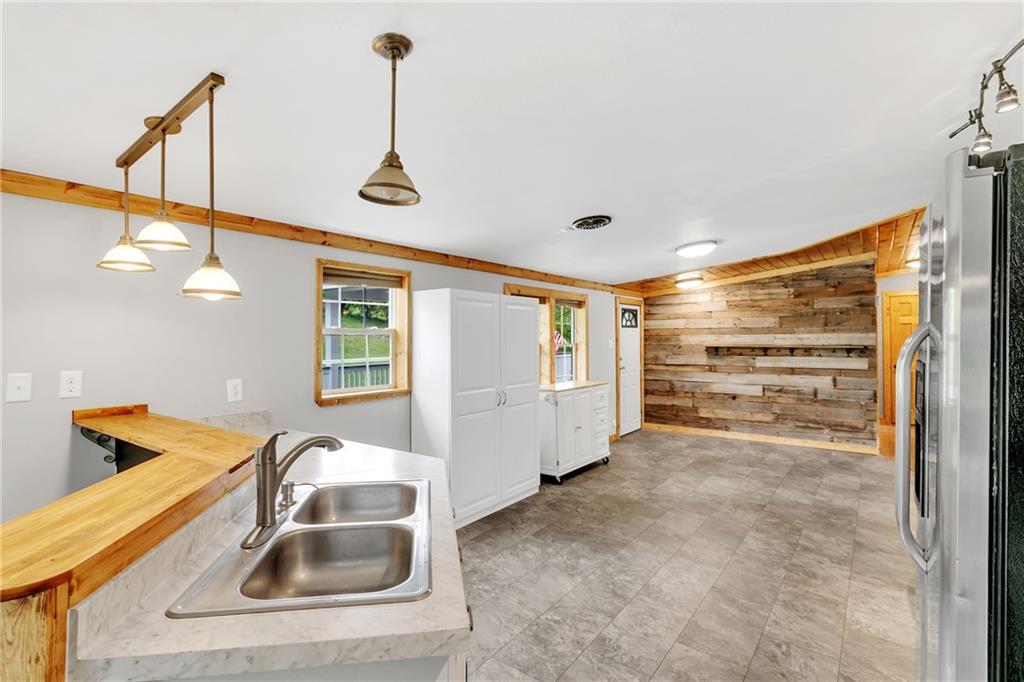 360 Clements Road Pittsburgh, PA 15239 - Photo 4 of 25