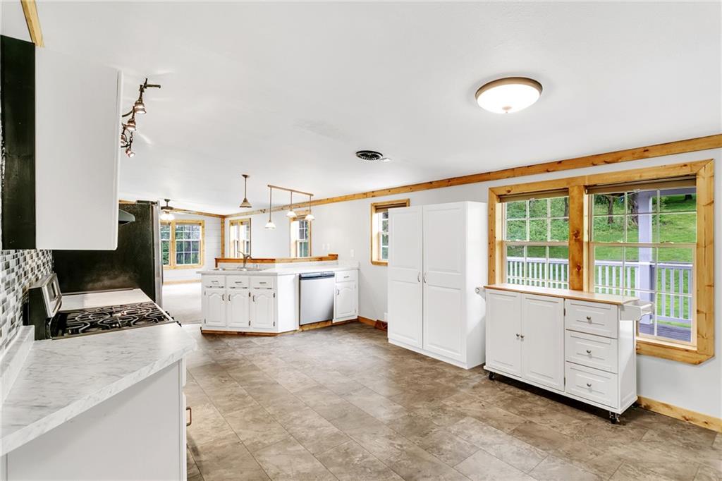 360 Clements Road Pittsburgh, PA 15239 - Photo 6 of 25