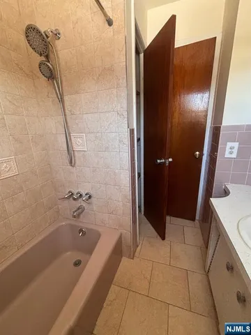 $2,250 | 31 Garbarino Avenue, Unit 2, Wanaque, NJ 07465