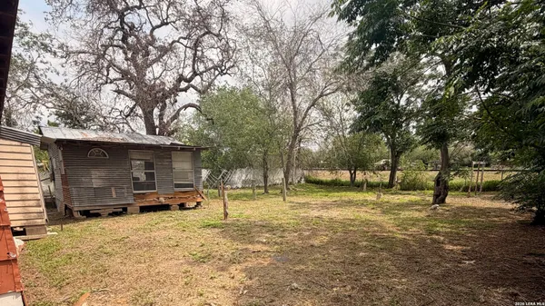 $49,999 | 508 North Bright Drive, Devine, TX 78016