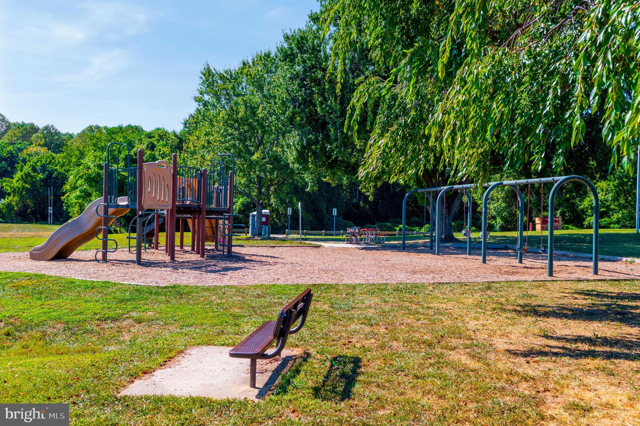 1443 Northgate Square, Unit 22B Reston, VA 20190 - Photo 38 of 42 a view of a backyard with swimming pool