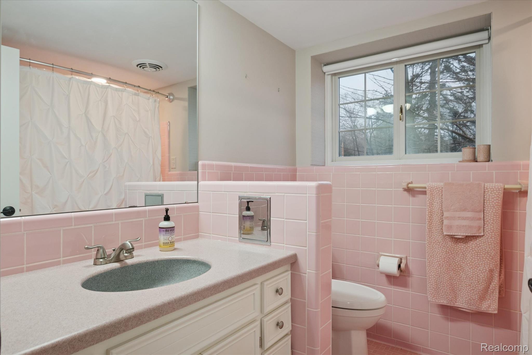 30609 Inkster Road Farmington, MI 48334 - Photo 27 of 40 31-30609-Inkster-Rd-Franklin-MI-48025-WindowStill-24.jpg