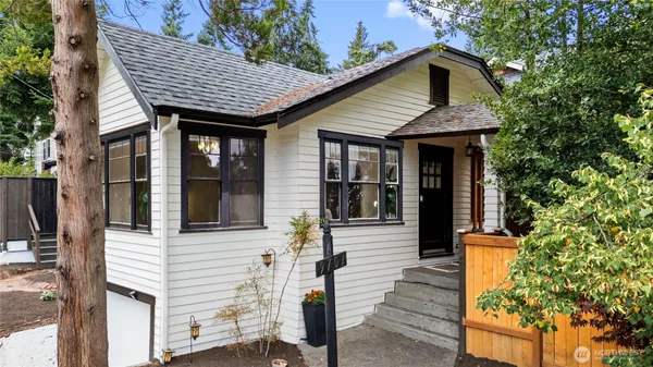 $900,000 | 9701 Roosevelt Way Northeast, Seattle, WA 98115