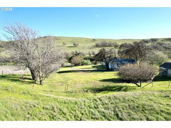 $395,000 | 4925 7 Mile Hill Road, The Dalles, OR 97058