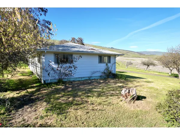 $395,000 | 4925 7 Mile Hill Road, The Dalles, OR 97058