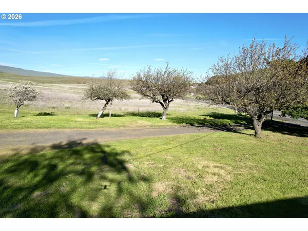 $395,000 | 4925 7 Mile Hill Road, The Dalles, OR 97058