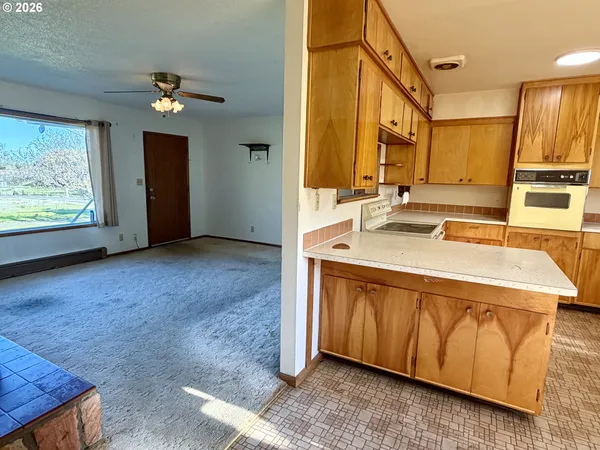 $395,000 | 4925 7 Mile Hill Road, The Dalles, OR 97058