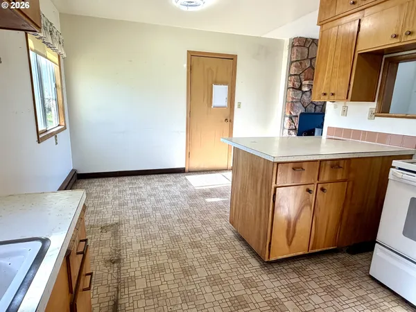 $395,000 | 4925 7 Mile Hill Road, The Dalles, OR 97058