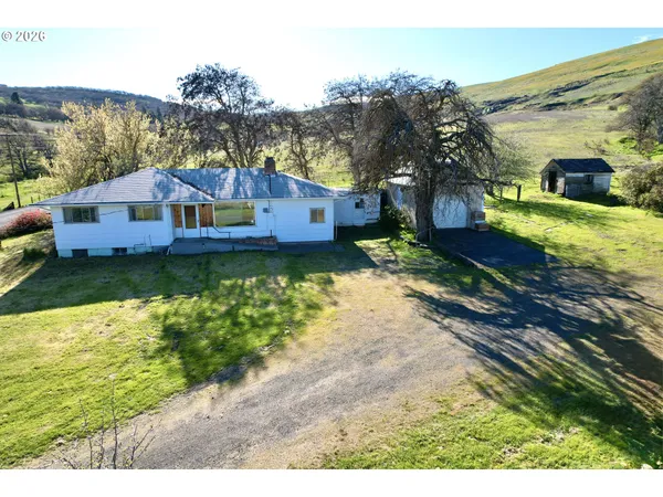 $395,000 | 4925 7 Mile Hill Road, The Dalles, OR 97058