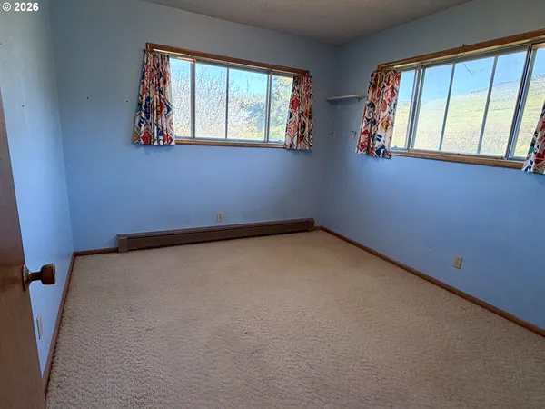 $395,000 | 4925 7 Mile Hill Road, The Dalles, OR 97058