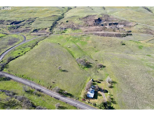 $395,000 | 4925 7 Mile Hill Road, The Dalles, OR 97058