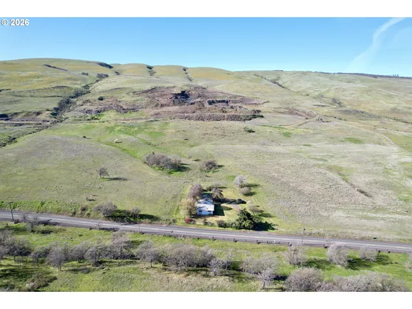 $395,000 | 4925 7 Mile Hill Road, The Dalles, OR 97058