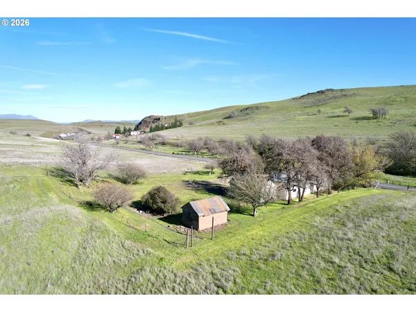 $395,000 | 4925 7 Mile Hill Road, The Dalles, OR 97058
