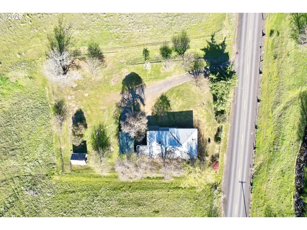 $395,000 | 4925 7 Mile Hill Road, The Dalles, OR 97058